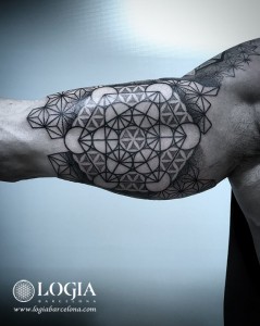 tatuaje-brazo-flor-de-la-vida-Logia-Barcelona-Dasly    